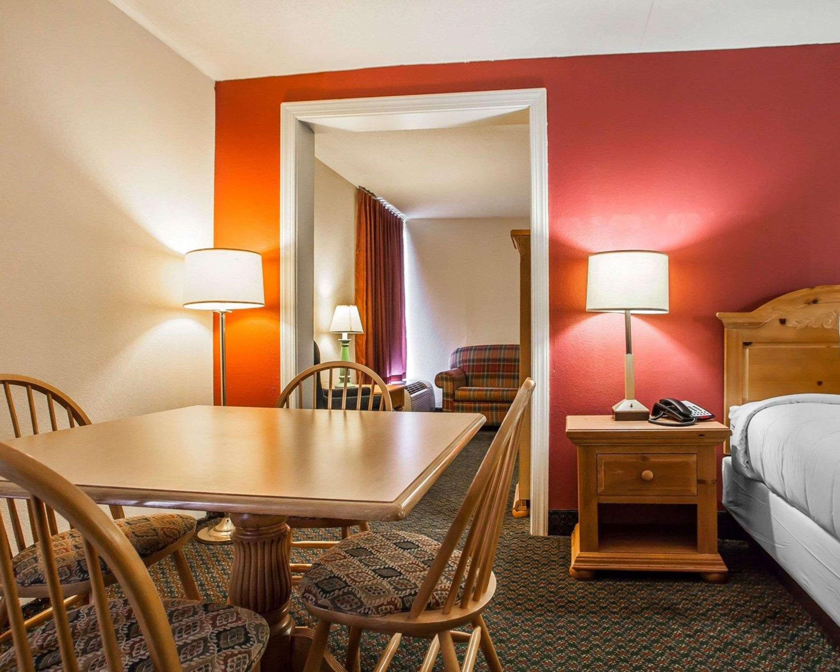 Comfort & Wyomissing-reading 2* Wyomissing