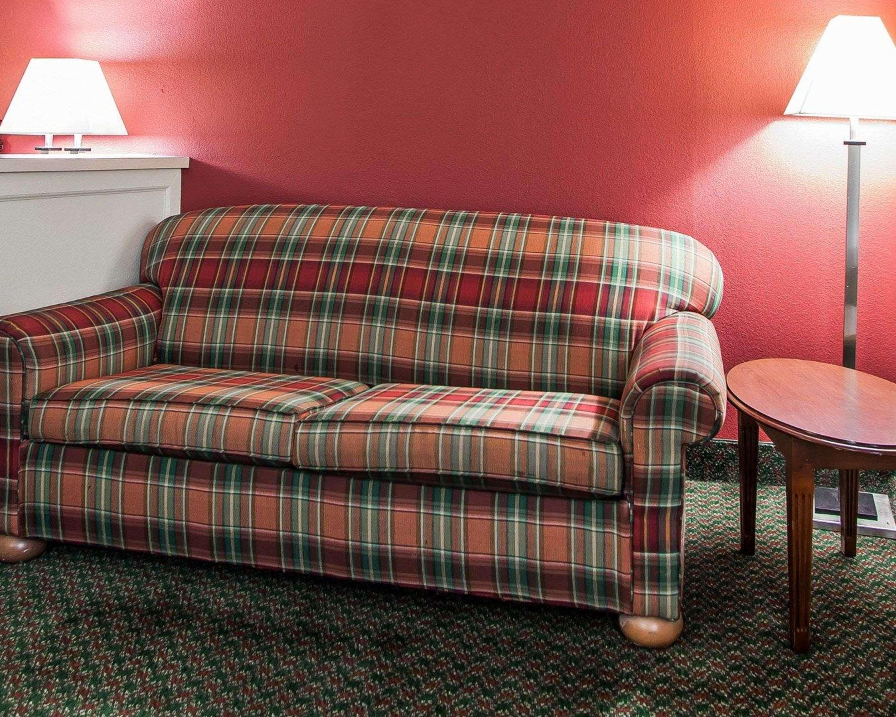 Comfort & Wyomissing-reading 2* Wyomissing