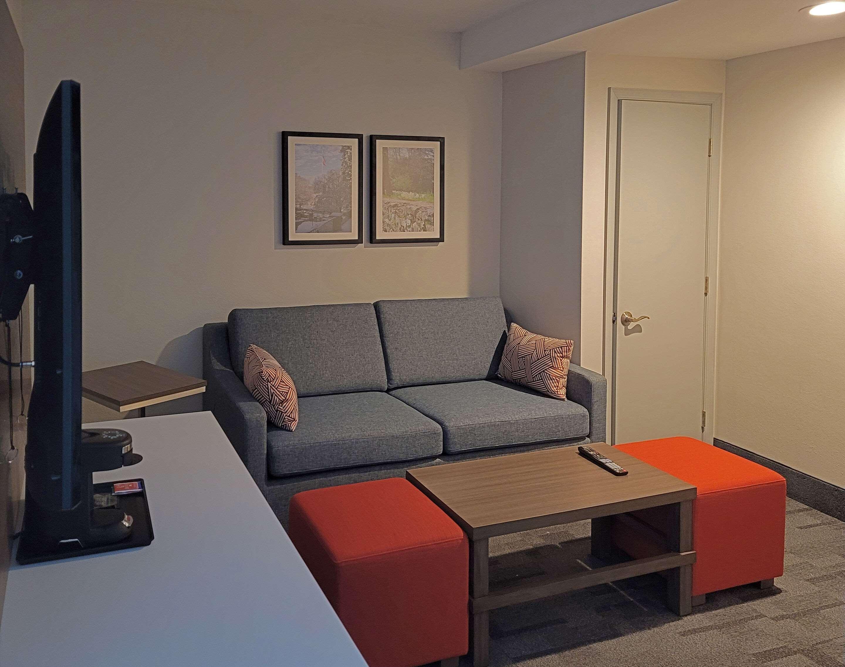 Comfort & Wyomissing-reading 2* Wyomissing
