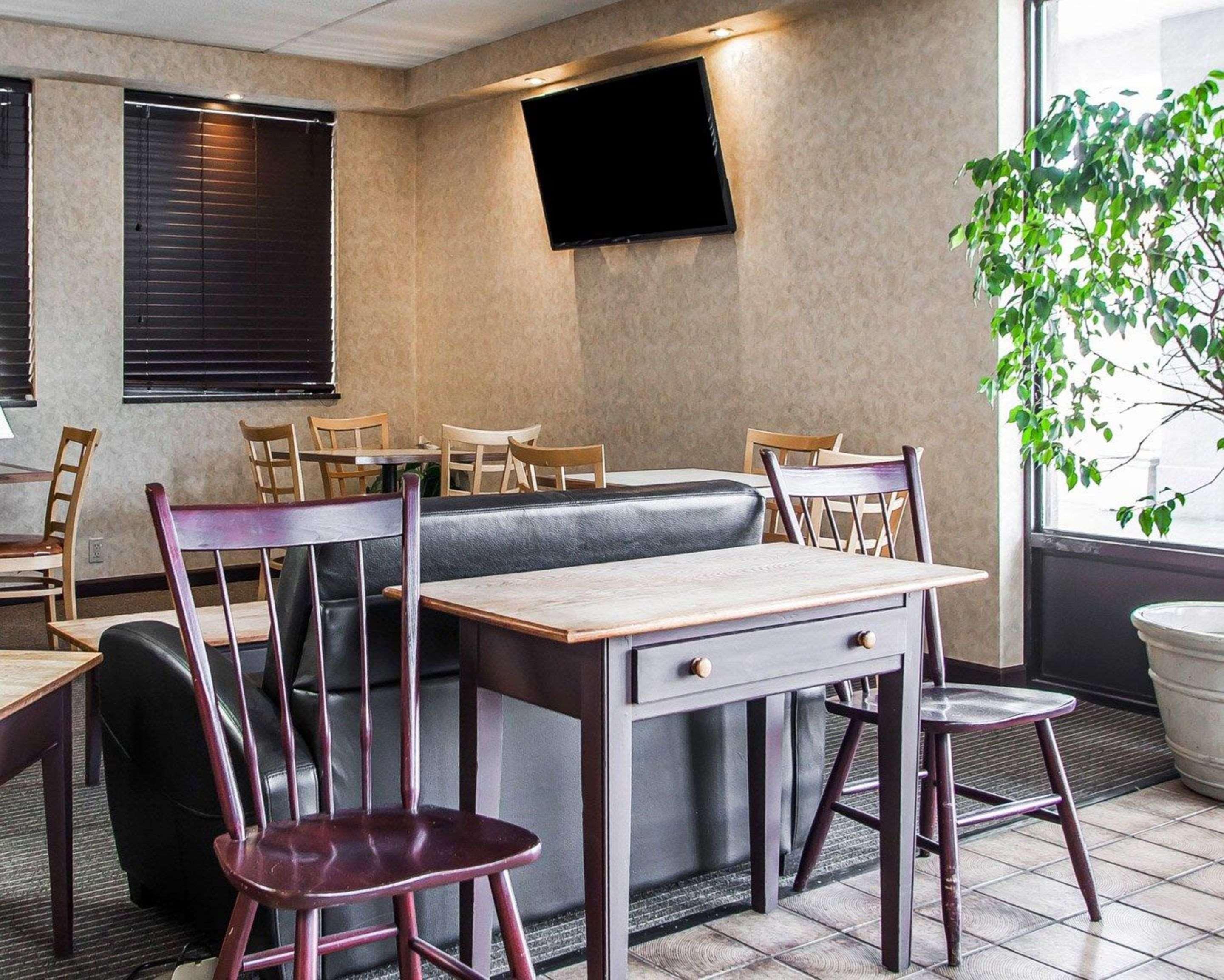 Comfort & Wyomissing-reading 2* Wyomissing